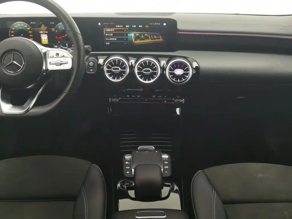 Mercedes-Benz A-Class 2020 Facelift A 200 L Sport Sedan Fashion Model — миниатюра 12