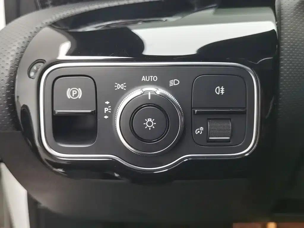 Mercedes-Benz A-Class 2020 Facelift A 200 L Sport Sedan Fashion Model — миниатюра 21