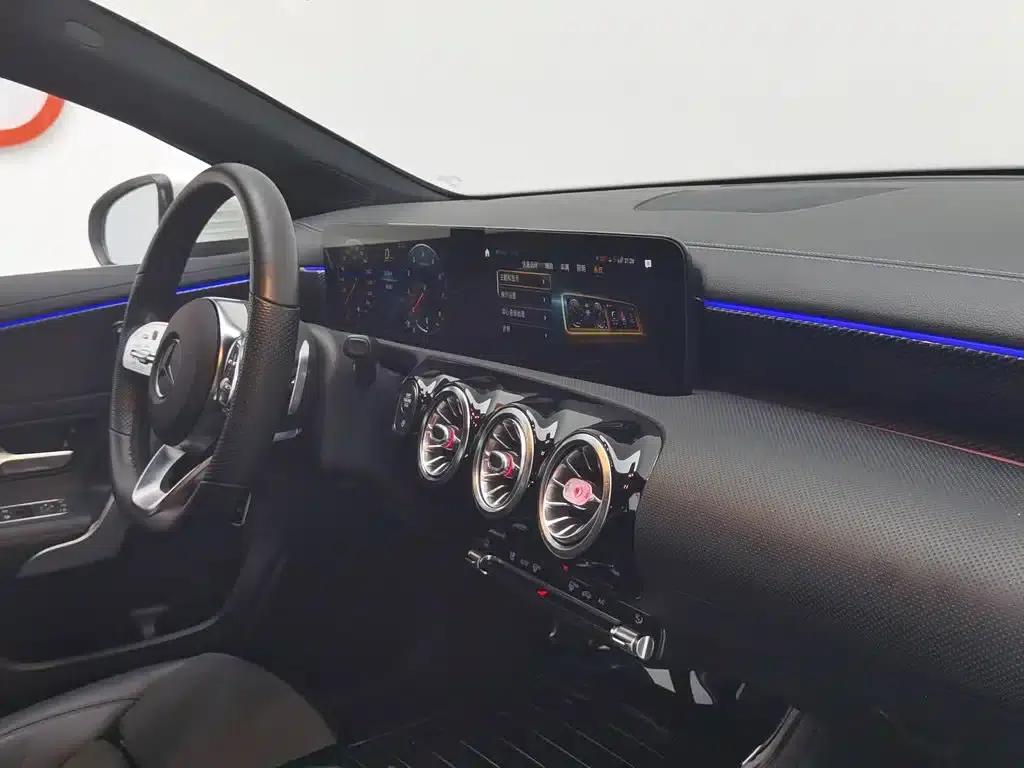 Mercedes-Benz A-Class 2020 Facelift A 200 L Sport Sedan Fashion Model — миниатюра 22