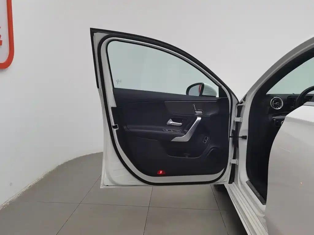 Mercedes-Benz A-Class 2020 Facelift A 200 L Sport Sedan Fashion Model — миниатюра 8