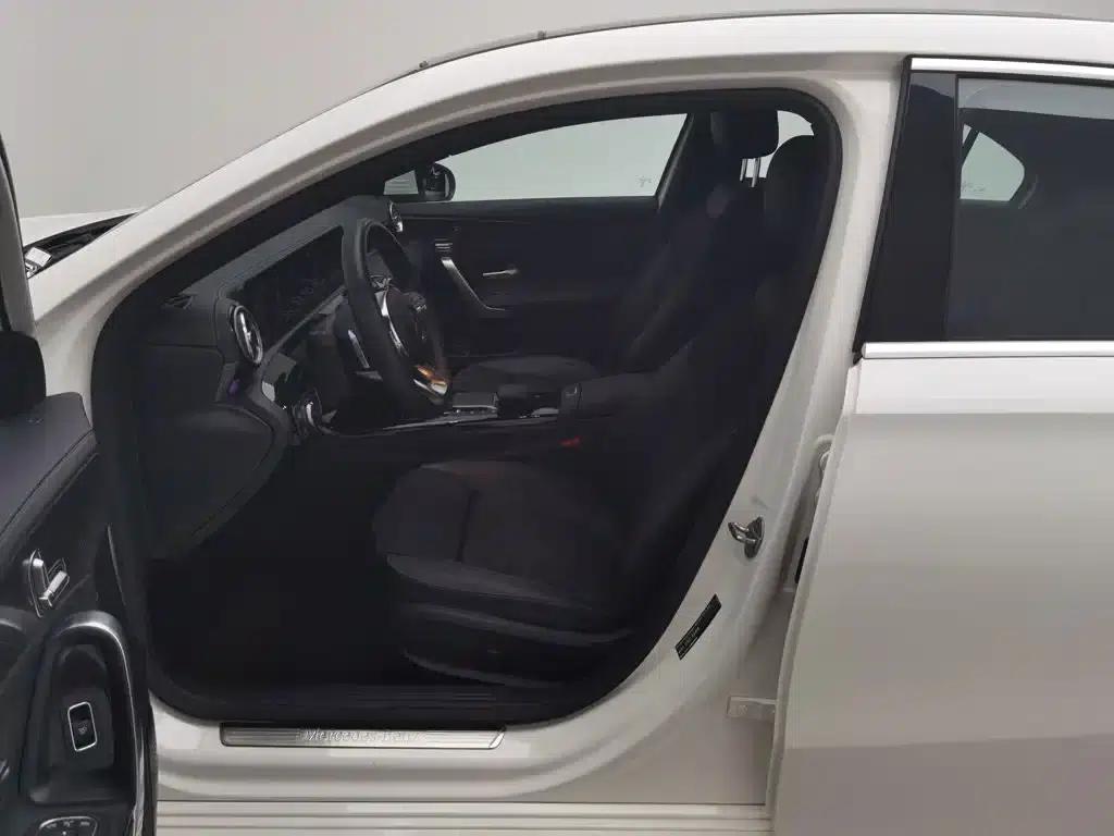 Mercedes-Benz A-Class 2020 Facelift A 200 L Sport Sedan Fashion Model — миниатюра 10