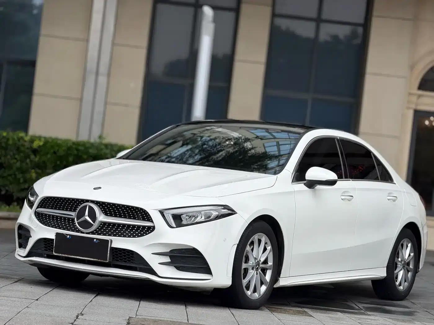 Mercedes-Benz A-Class 2022 A 200 L Sport Sedan Fashion Edition — миниатюра 1