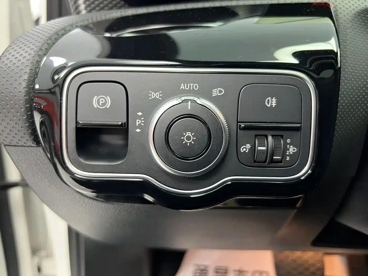 2022 Mercedes-Benz A-Class A 180 L Sport Sedan — миниатюра 13