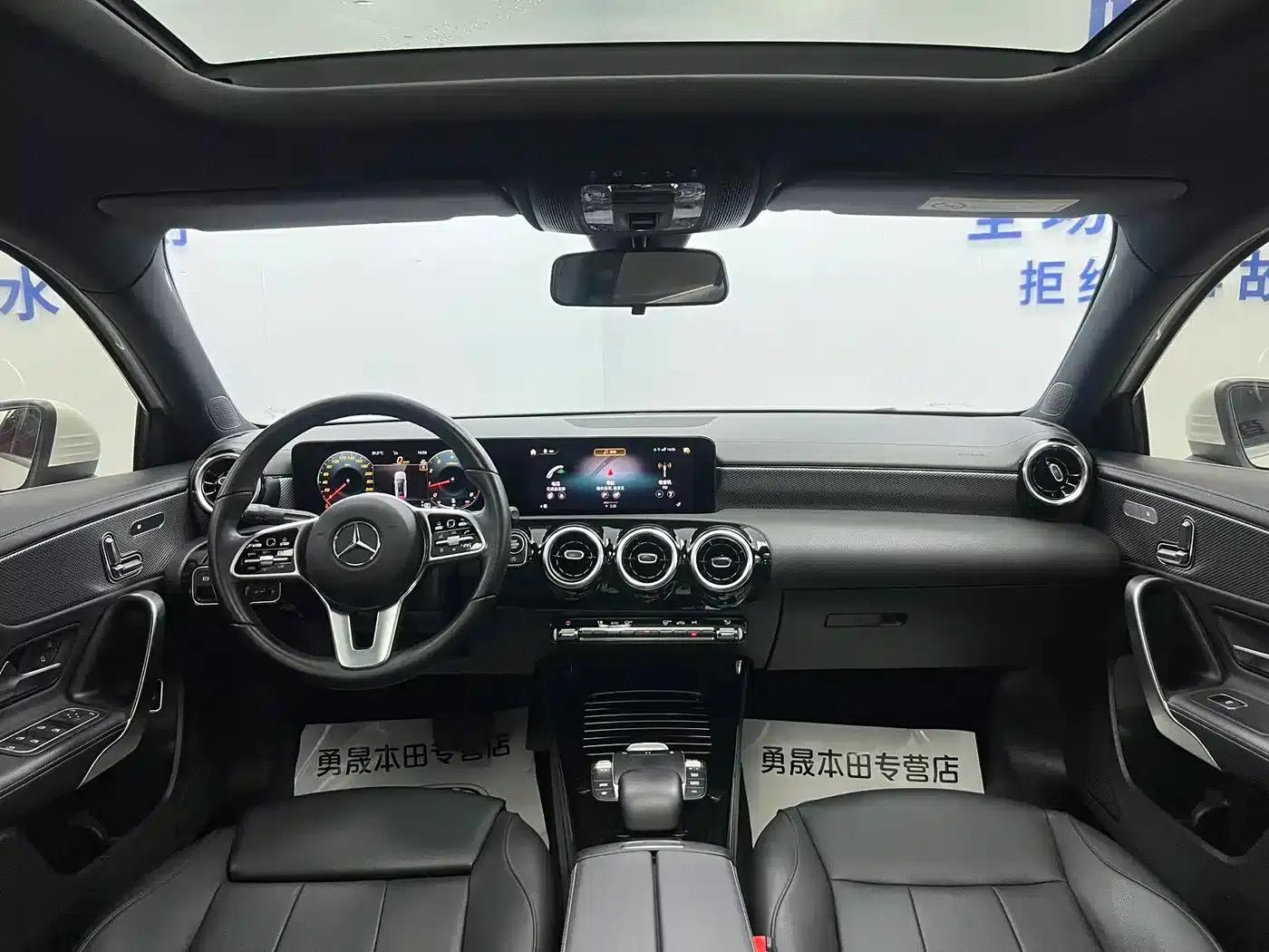 2022 Mercedes-Benz A-Class A 180 L Sport Sedan — миниатюра 20