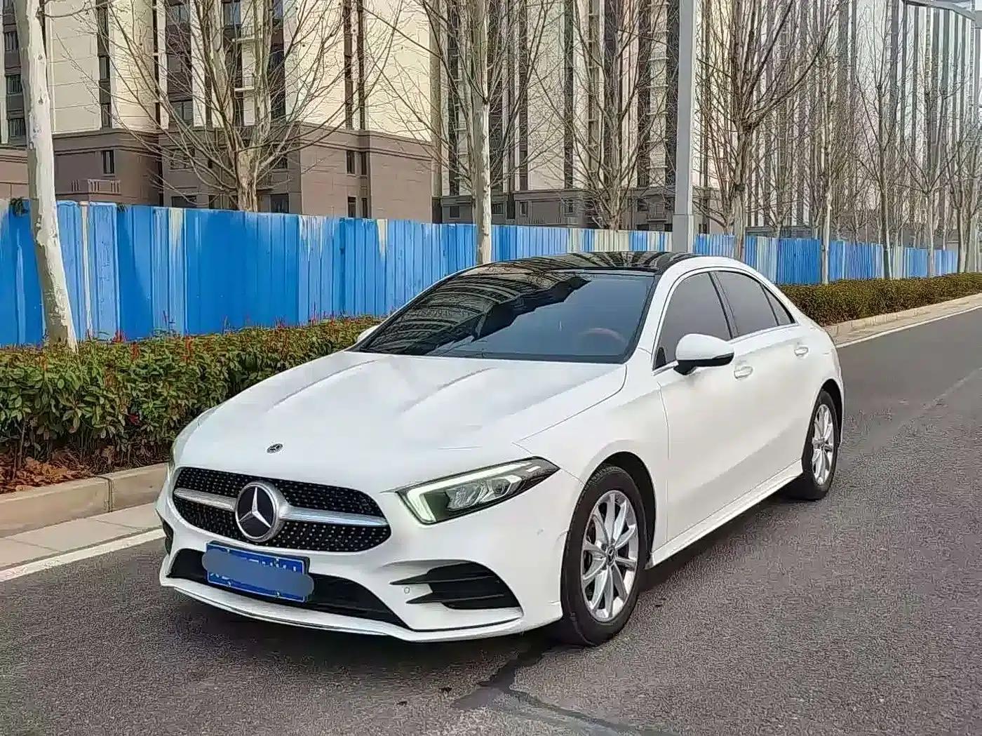 Mercedes-Benz A-Class 2020 Facelift A 200 L Sport Sedan Dynamic Edition — миниатюра 1