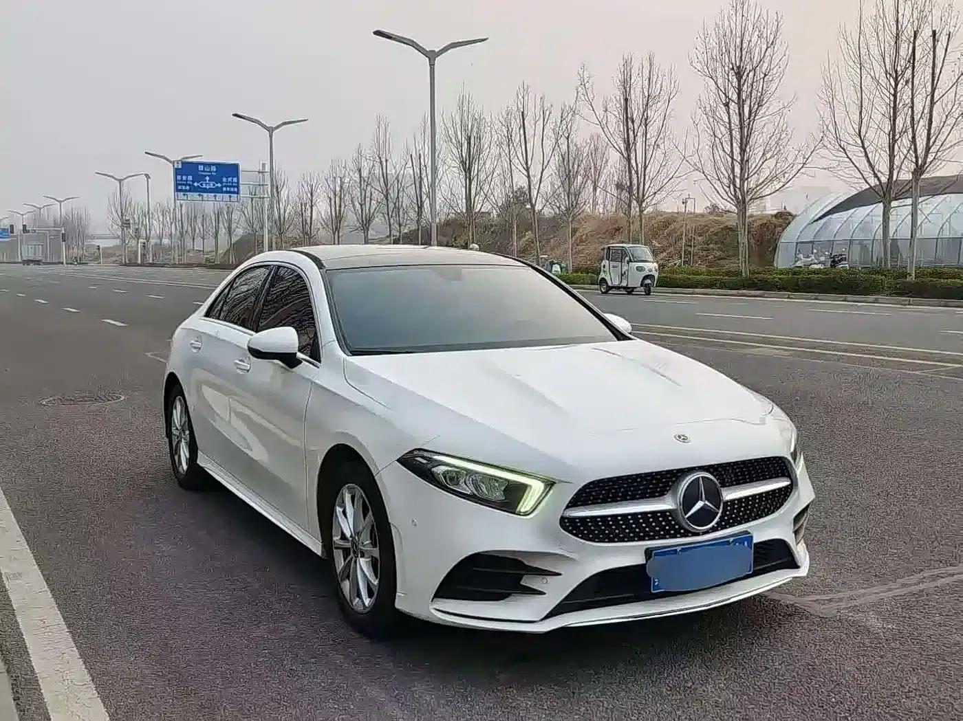 Mercedes-Benz A-Class 2020 Facelift A 200 L Sport Sedan Dynamic Edition — миниатюра 3