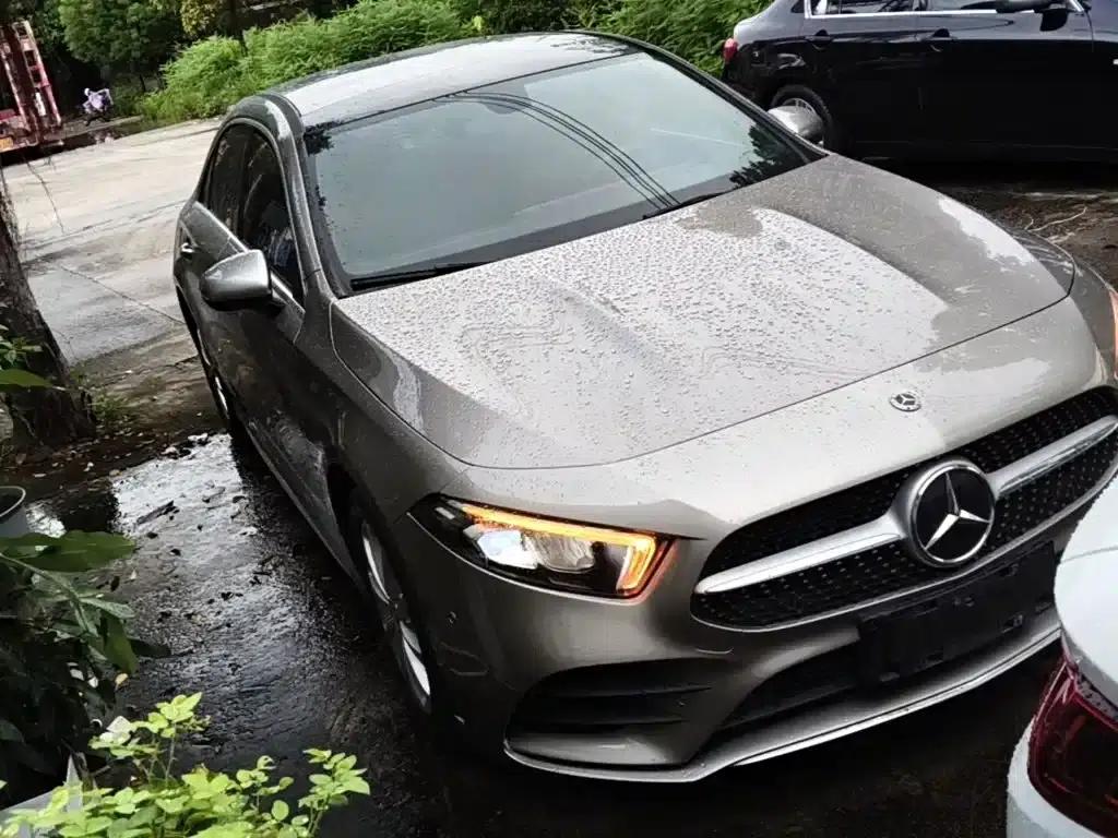 Mercedes-Benz A-Class 2020 Facelift A 200 L Sport Sedan Fashion Model — миниатюра 4