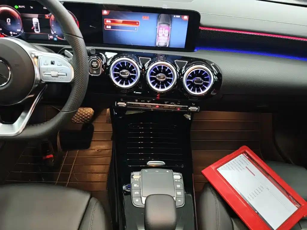 Mercedes-Benz A-Class 2022 Facelift A 200 L Sport Sedan Fashion Model — миниатюра 13