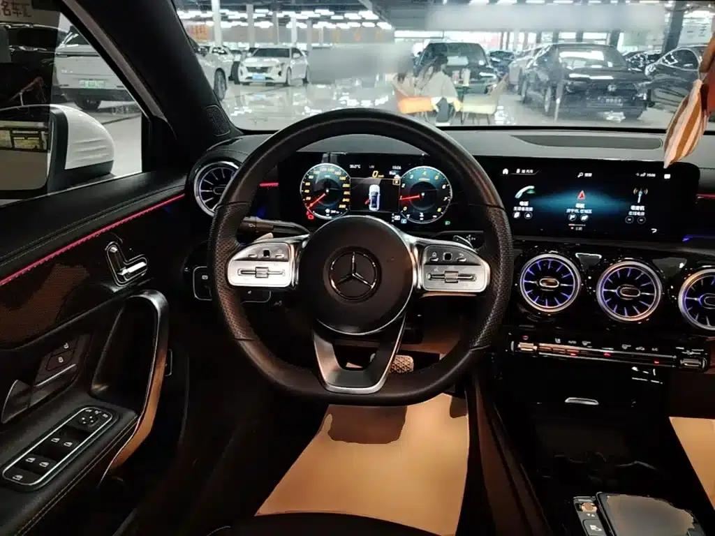 Mercedes-Benz A-Class 2022 Facelift III A 200 L Sport Sedan Fashion Edition — миниатюра 11