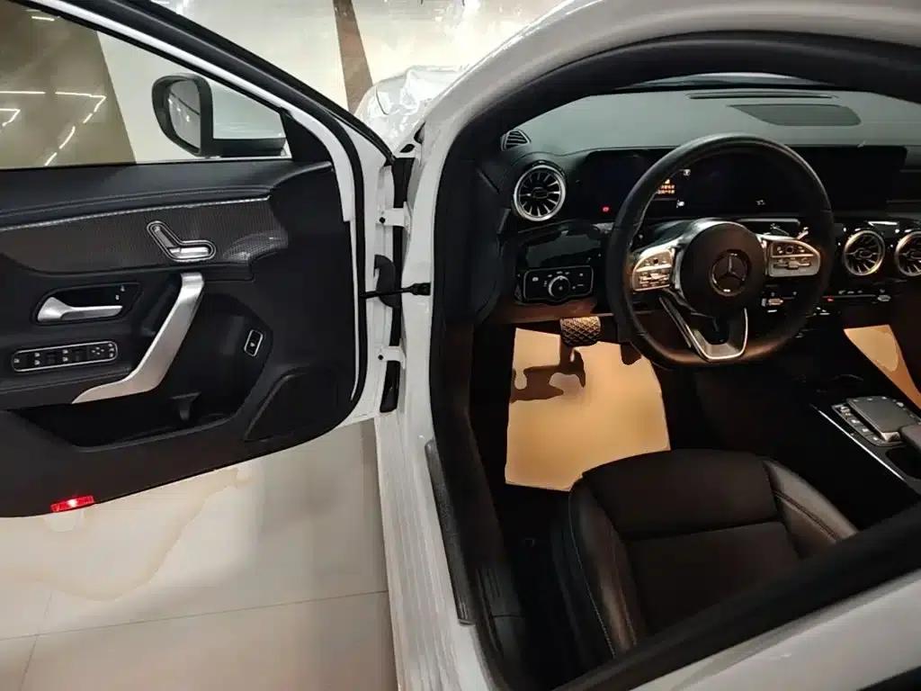 Mercedes-Benz A-Class 2022 Facelift III A 200 L Sport Sedan Fashion Edition — миниатюра 16