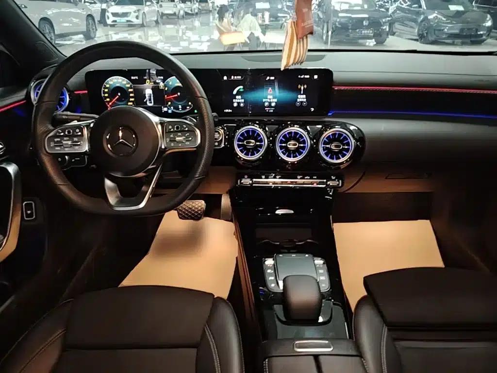 Mercedes-Benz A-Class 2022 Facelift III A 200 L Sport Sedan Fashion Edition — миниатюра 10