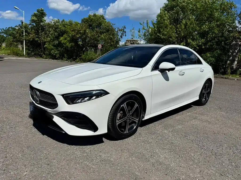 2023 Mercedes-Benz A-Class A 200 L Fashion Edition — миниатюра 1