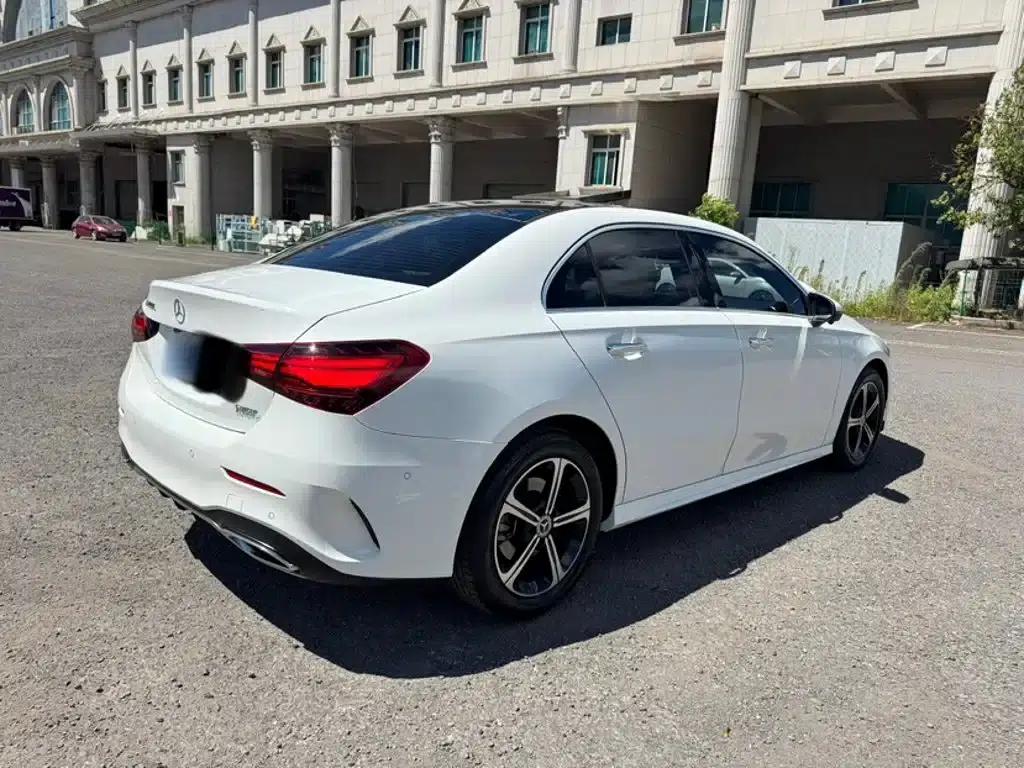 2023 Mercedes-Benz A-Class A 200 L Fashion Edition — миниатюра 15