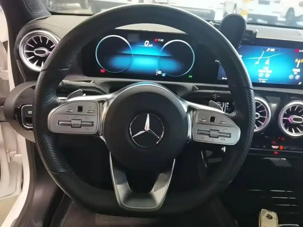 Mercedes-Benz A-Class 2021 A 200 L Sport Sedan Fashion Edition — миниатюра 11