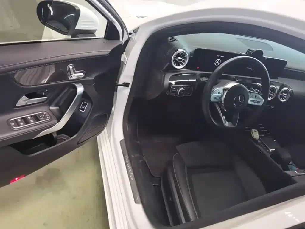 Mercedes-Benz A-Class 2021 A 200 L Sport Sedan Fashion Edition — миниатюра 16