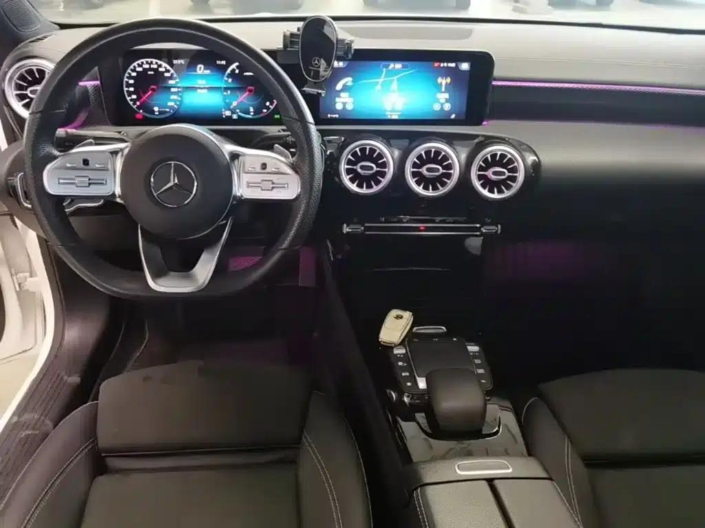Mercedes-Benz A-Class 2021 A 200 L Sport Sedan Fashion Edition — миниатюра 10