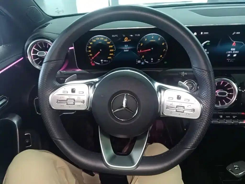 Mercedes-Benz A-Class 2020 Facelift A 200 L Sport Sedan Fashion Model — миниатюра 11