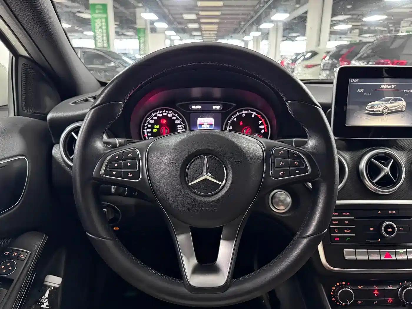 2016 Mercedes-Benz A-Class Imported Model A 200 Dynamic — миниатюра 12