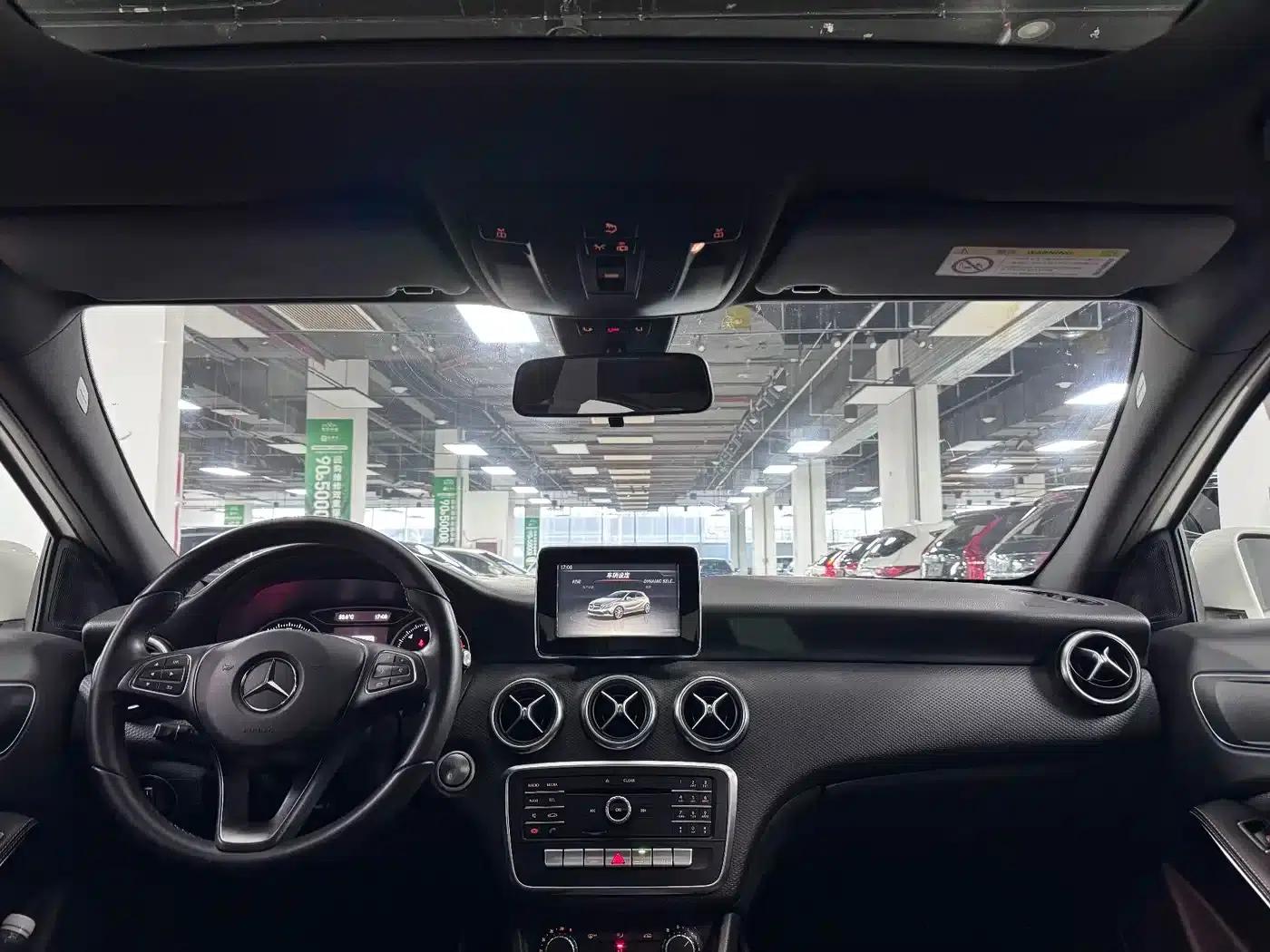 2016 Mercedes-Benz A-Class Imported Model A 200 Dynamic — миниатюра 15