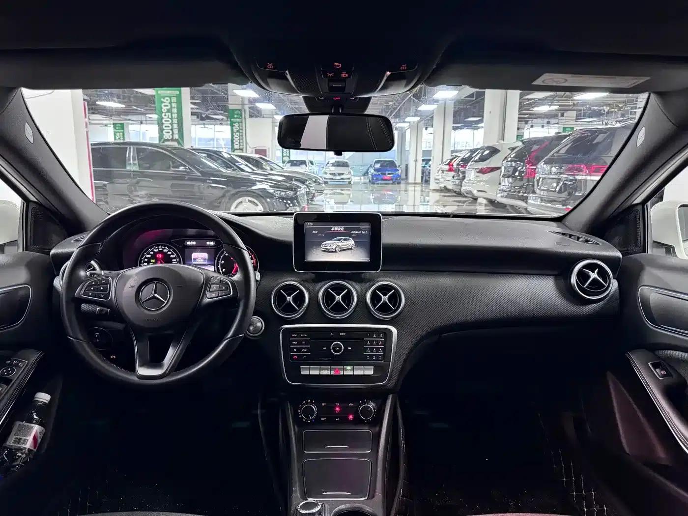 2016 Mercedes-Benz A-Class Imported Model A 200 Dynamic — миниатюра 16