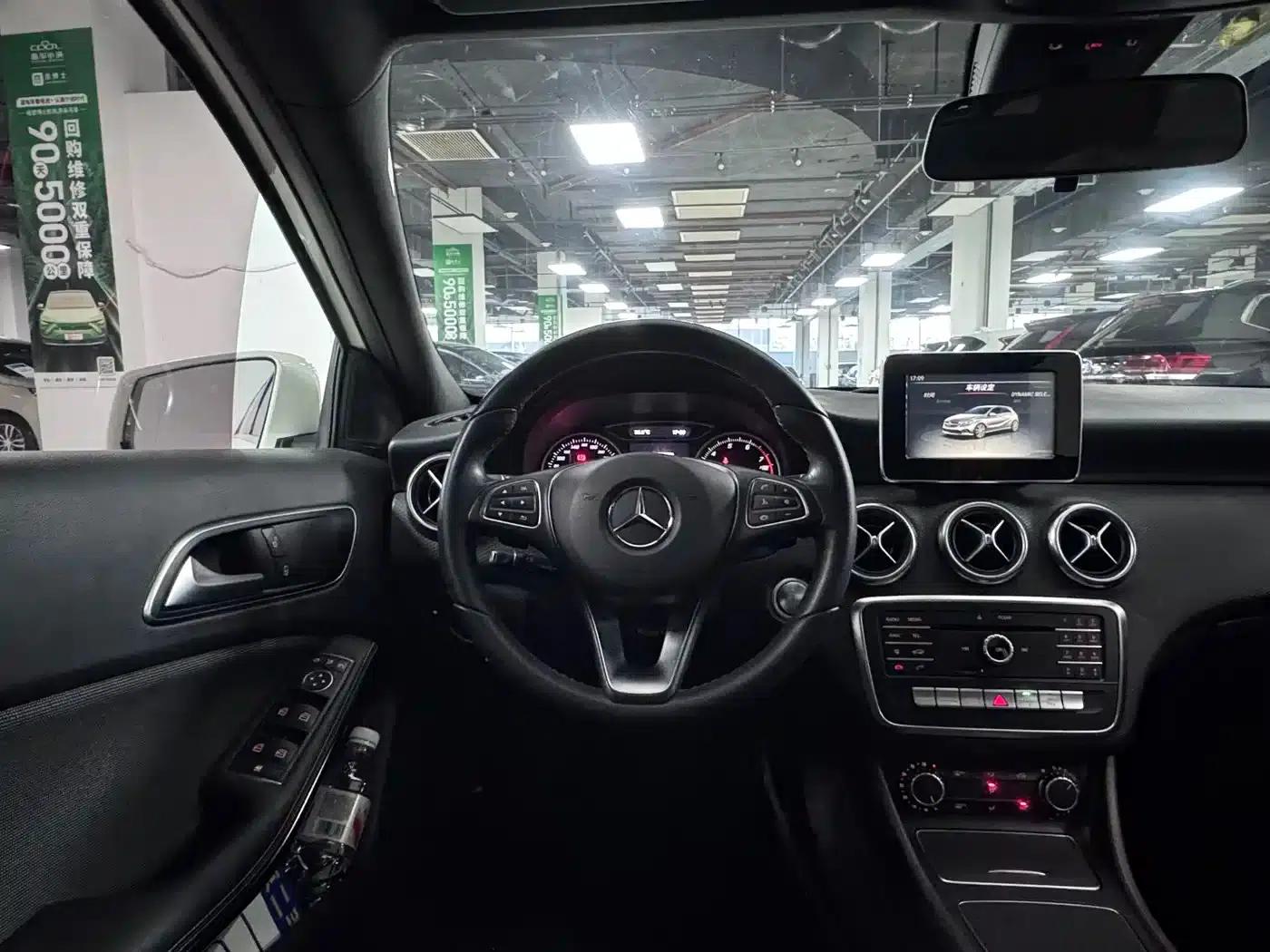 2016 Mercedes-Benz A-Class Imported Model A 200 Dynamic — миниатюра 17
