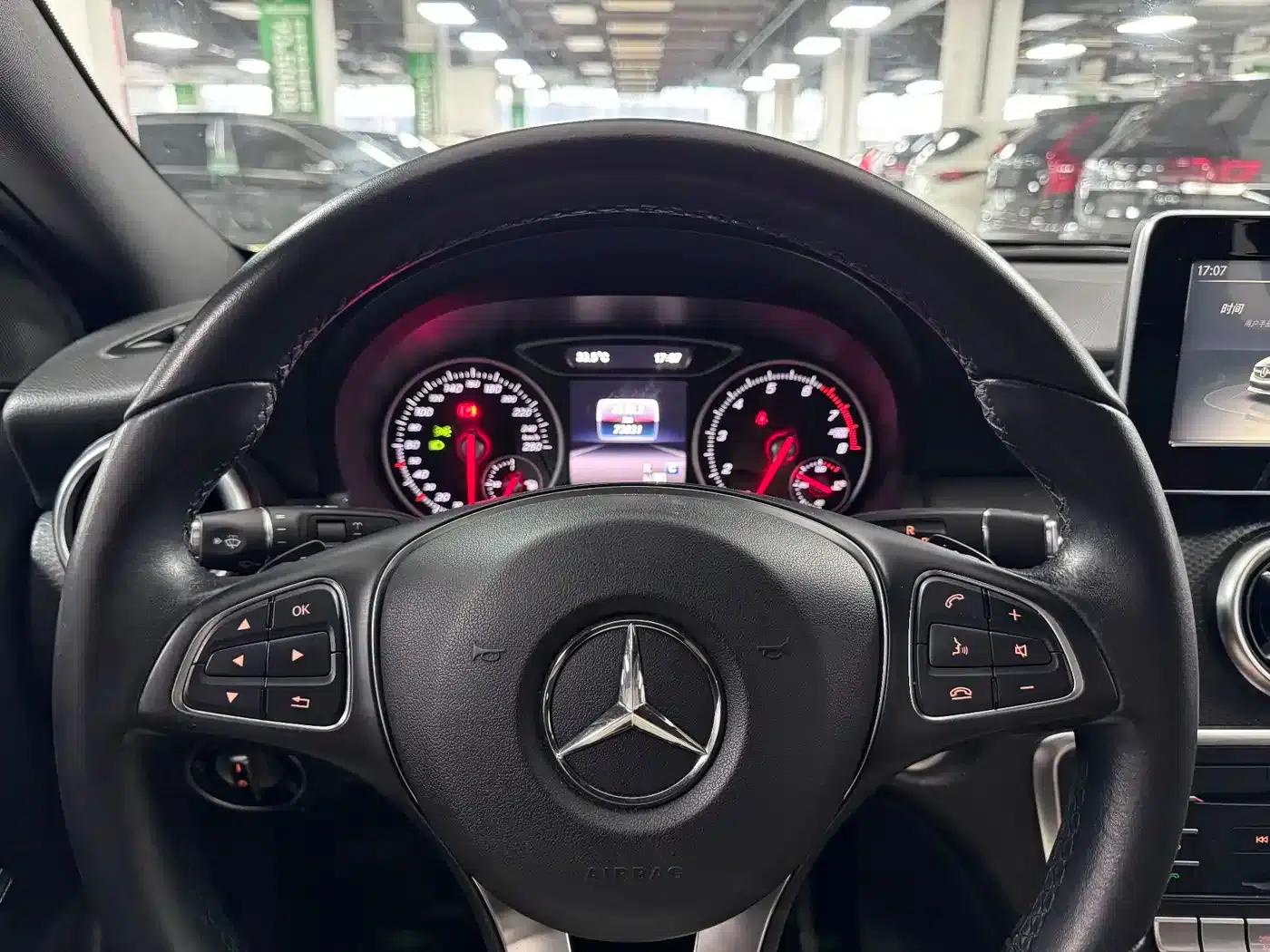 2016 Mercedes-Benz A-Class Imported Model A 200 Dynamic — миниатюра 18