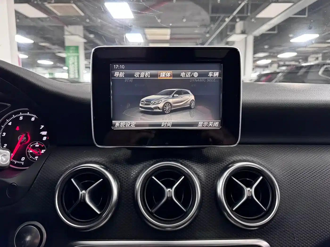 2016 Mercedes-Benz A-Class Imported Model A 200 Dynamic — миниатюра 26