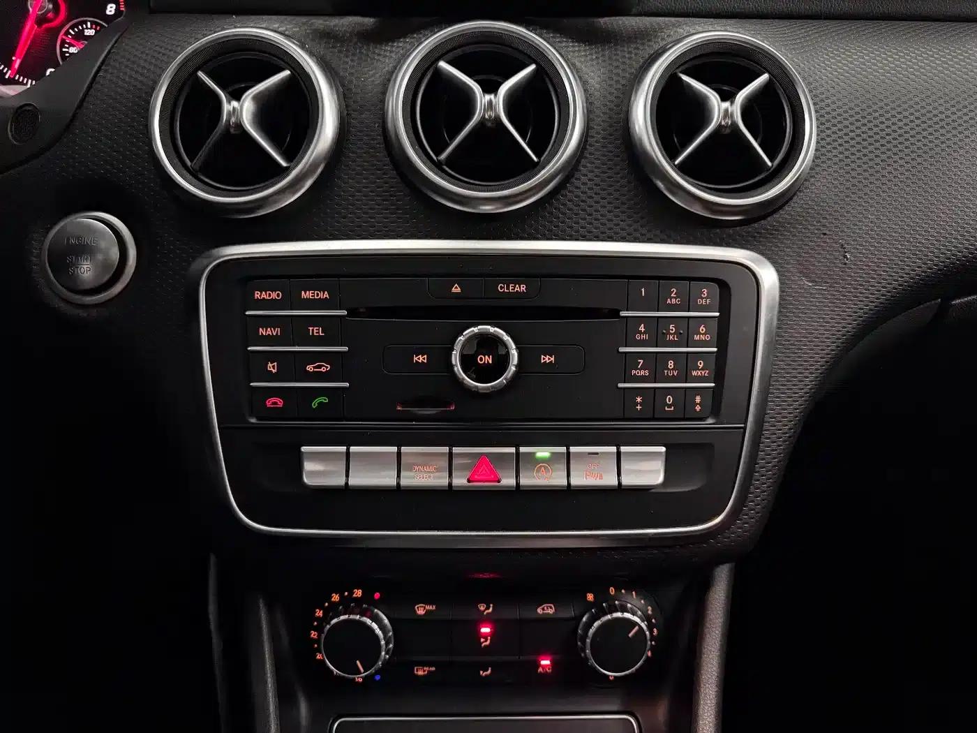 2016 Mercedes-Benz A-Class Imported Model A 200 Dynamic — миниатюра 27