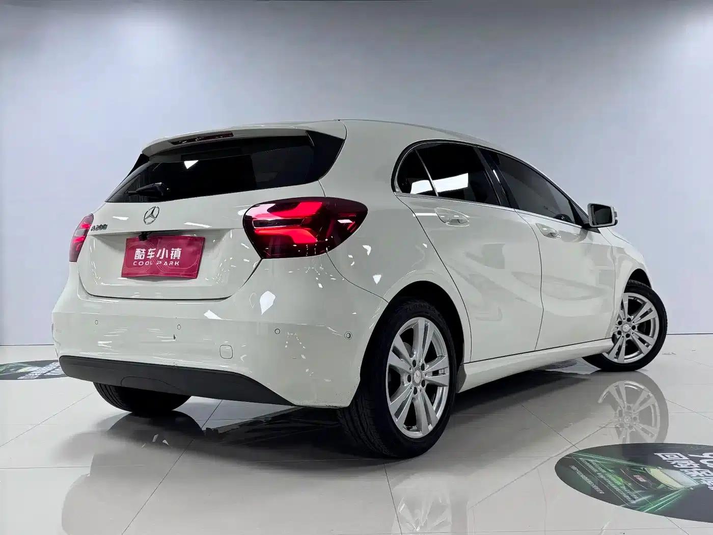 2016 Mercedes-Benz A-Class Imported Model A 200 Dynamic — миниатюра 28
