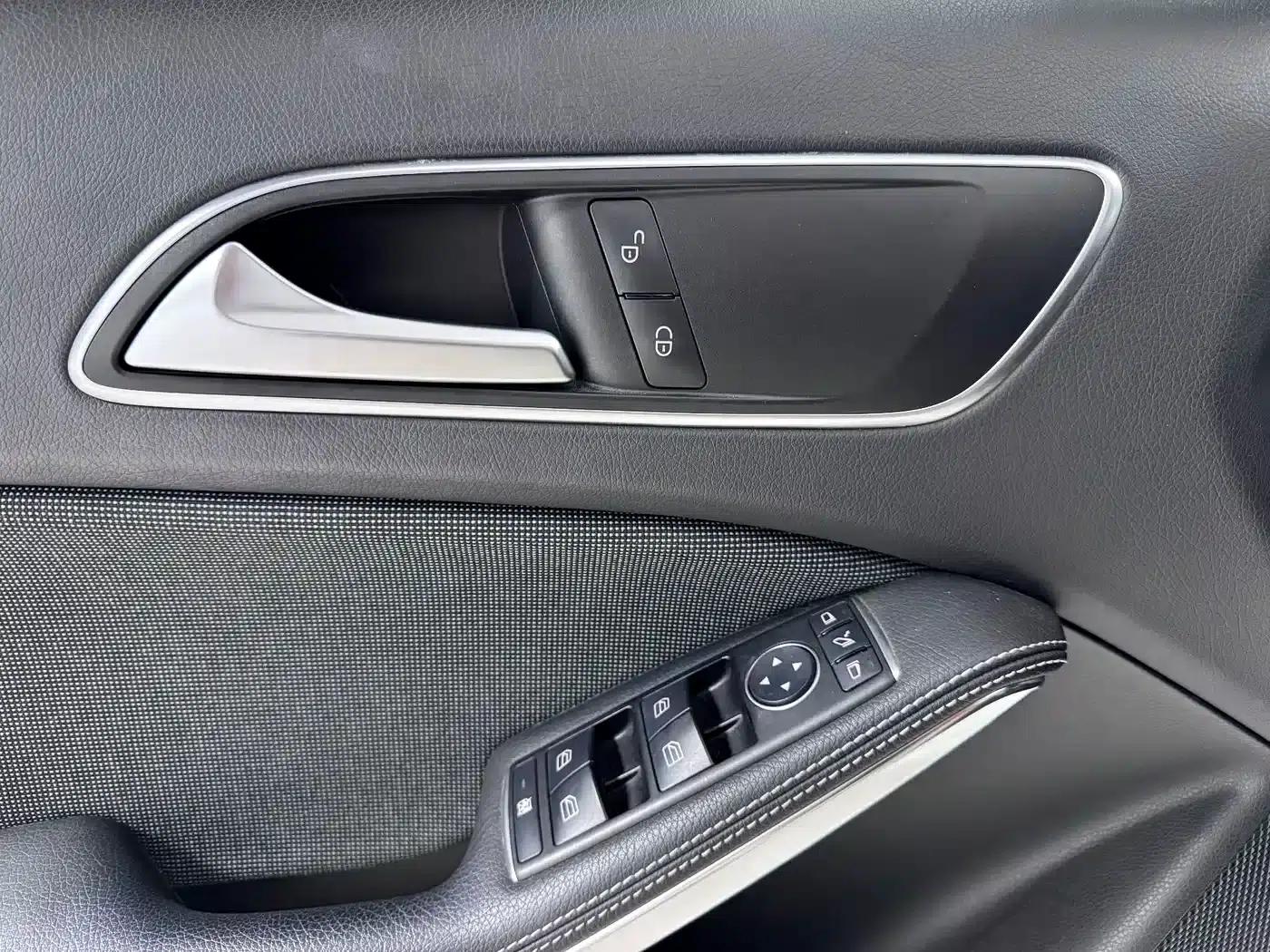2016 Mercedes-Benz A-Class Imported Model A 200 Dynamic — миниатюра 4