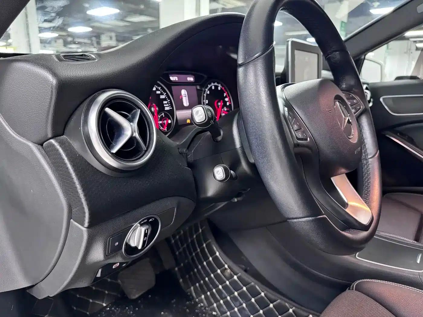 2016 Mercedes-Benz A-Class Imported Model A 200 Dynamic — миниатюра 9