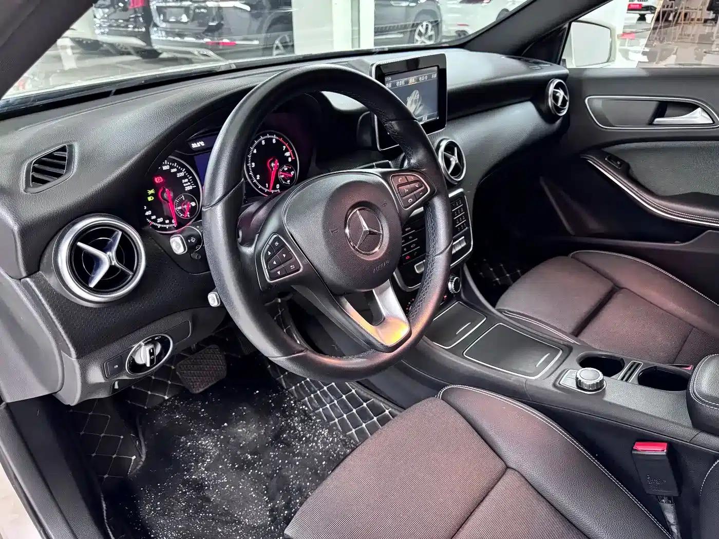 2016 Mercedes-Benz A-Class Imported Model A 200 Dynamic — миниатюра 10