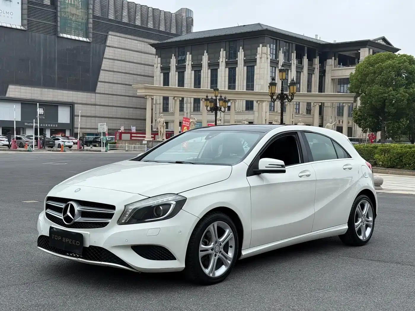2015 Mercedes-Benz A-Class Imported Model A 200 Fashion Edition — миниатюра 1