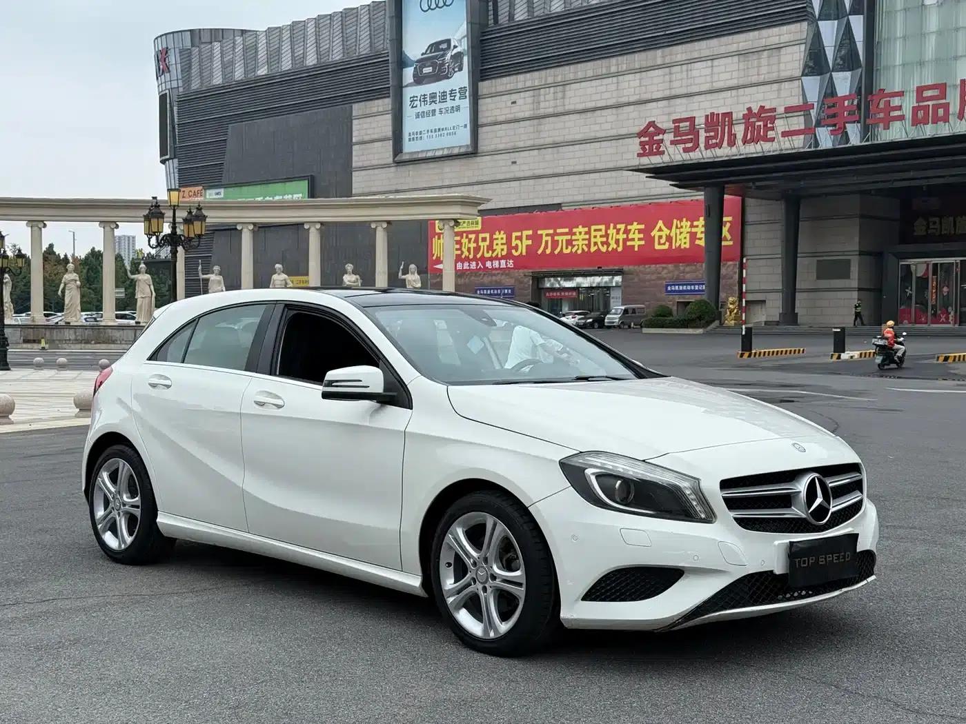 2015 Mercedes-Benz A-Class Imported Model A 200 Fashion Edition — миниатюра 2