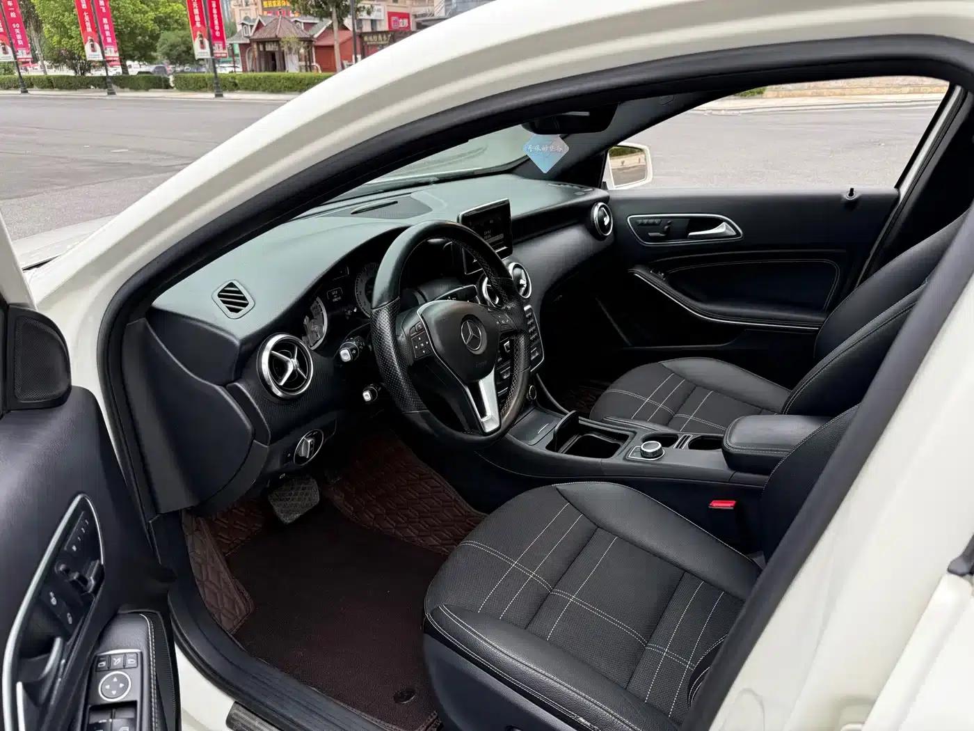 2015 Mercedes-Benz A-Class Imported Model A 200 Fashion Edition — миниатюра 5