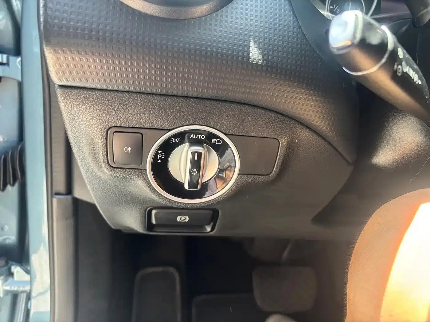 Imported 2015 Mercedes-Benz A-Class A 180 — миниатюра 10