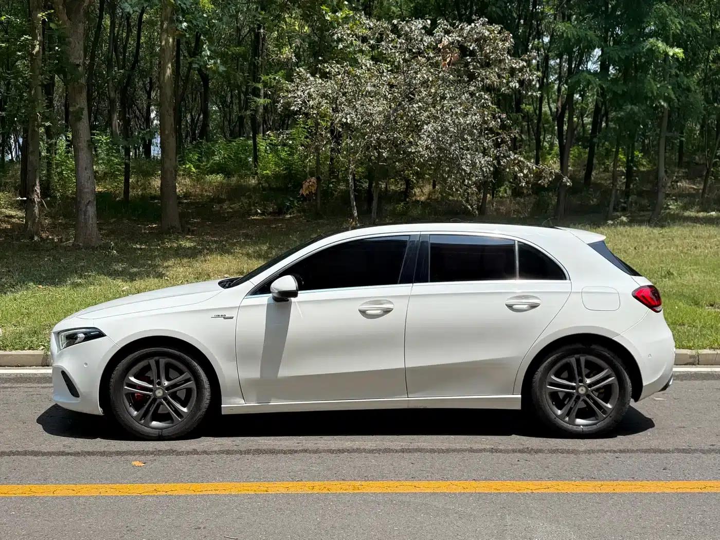 2019 Mercedes-Benz A-Class Imported Model A 200 Dynamic — миниатюра 3