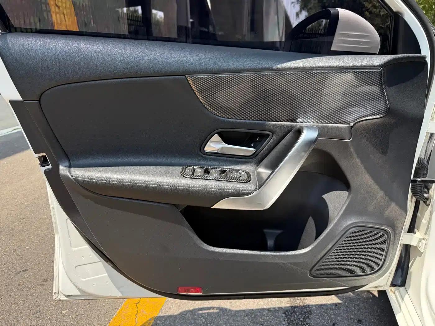 2019 Mercedes-Benz A-Class Imported Model A 200 Dynamic — миниатюра 6