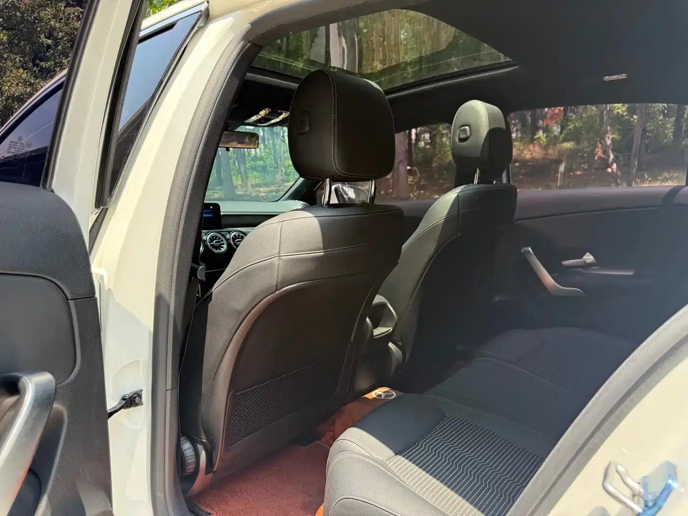 2019 Mercedes-Benz A-Class Imported Model A 200 Dynamic — миниатюра 10