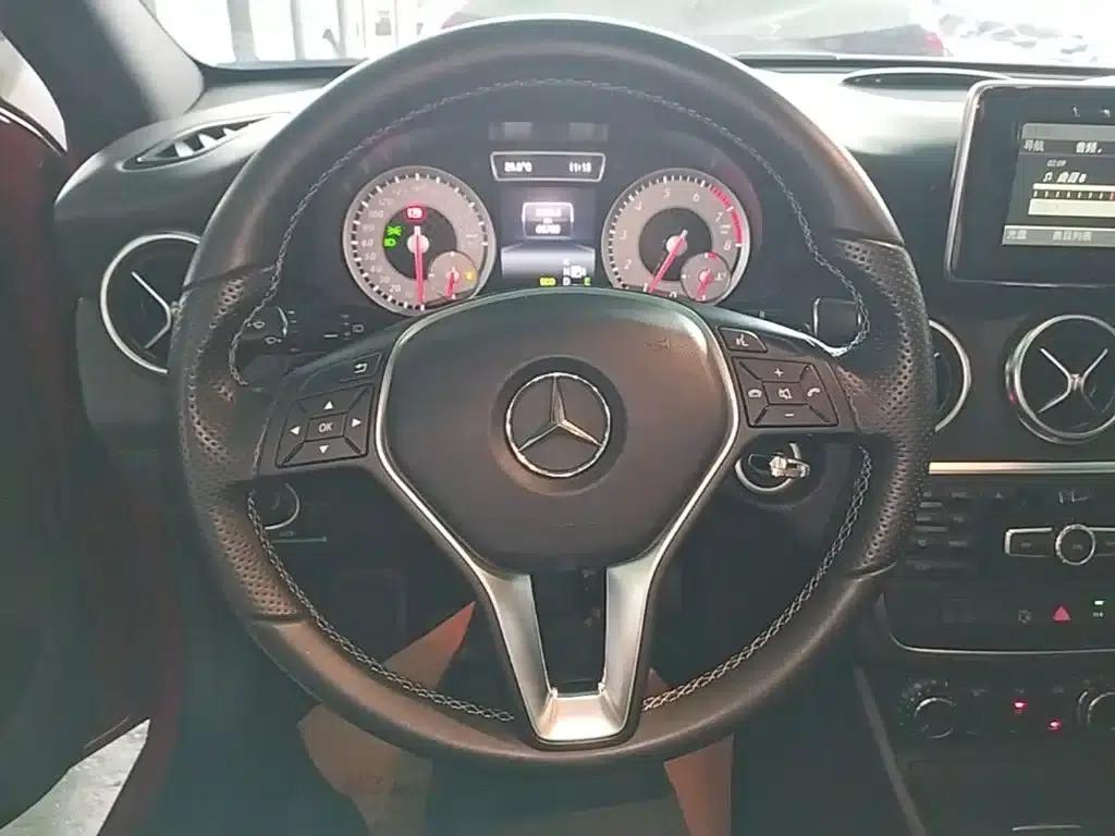 2015 Mercedes-Benz A-Class Imported Model A 200 Fashion Edition — миниатюра 11