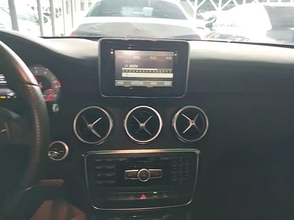 2015 Mercedes-Benz A-Class Imported Model A 200 Fashion Edition — миниатюра 13
