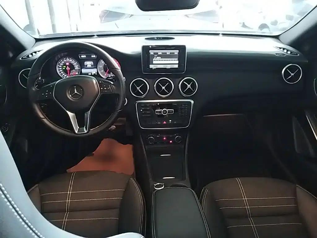 2015 Mercedes-Benz A-Class Imported Model A 200 Fashion Edition — миниатюра 10