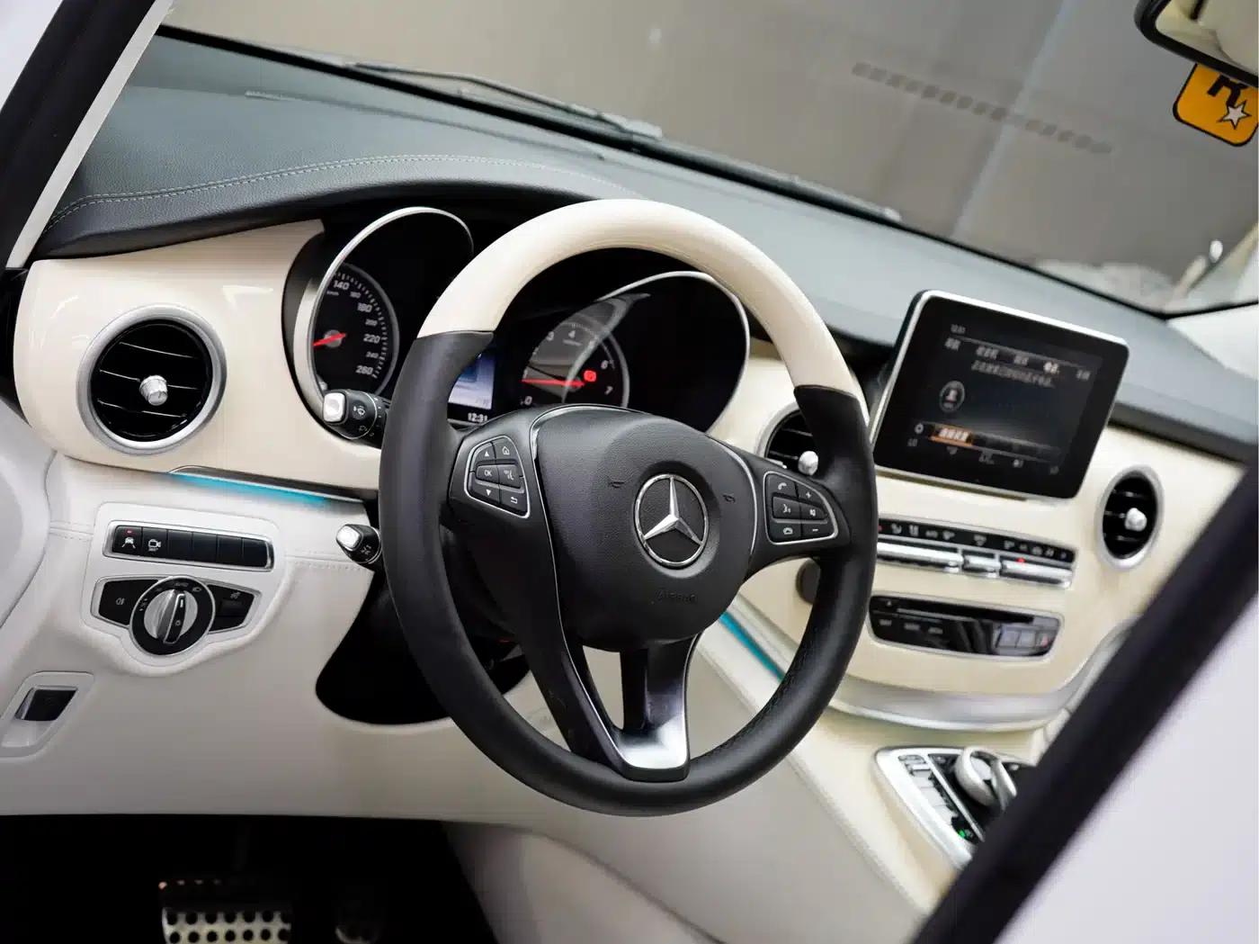 Mercedes-Benz V-Class 2018 V 260 L Premium Extended Edition (China VI Emission Standard) — миниатюра 10