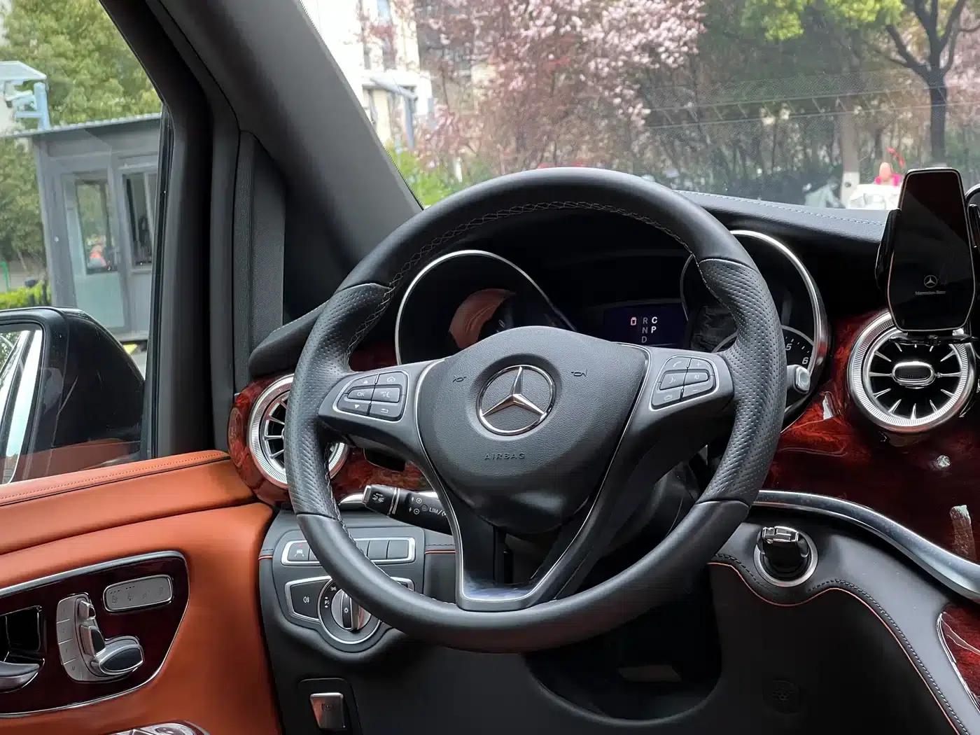Mercedes-Benz V-Class 2022 V 260 L Long Wheelbase Luxury Edition — миниатюра 17