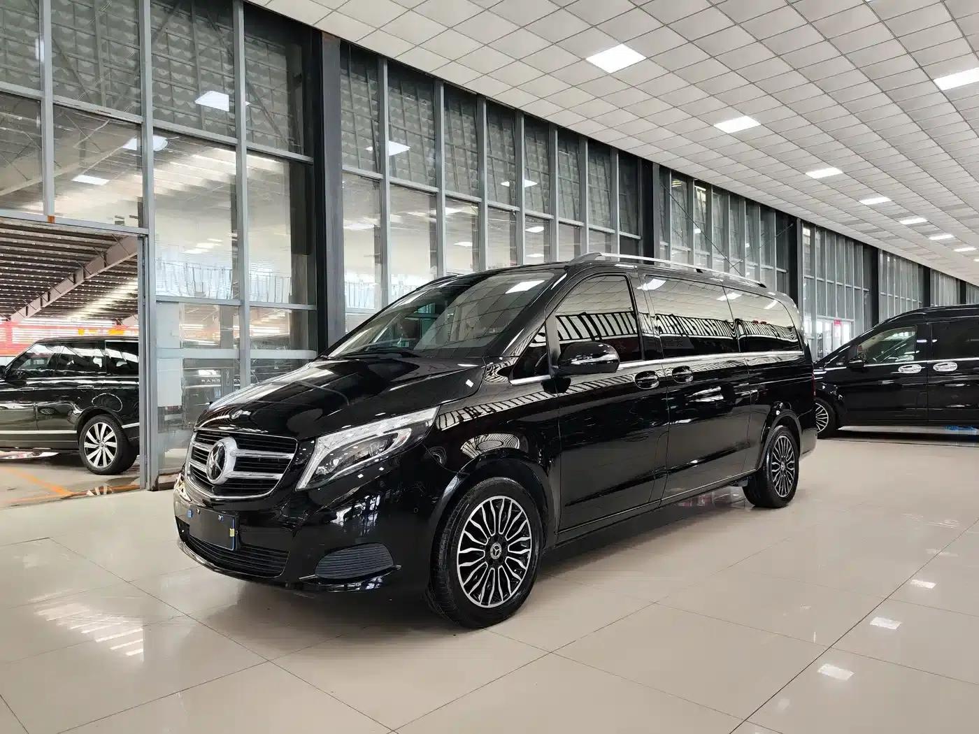 Mercedes-Benz V-Class 2018 V 260 L Premium Extended Edition (China VI Emission Standard) — миниатюра 1