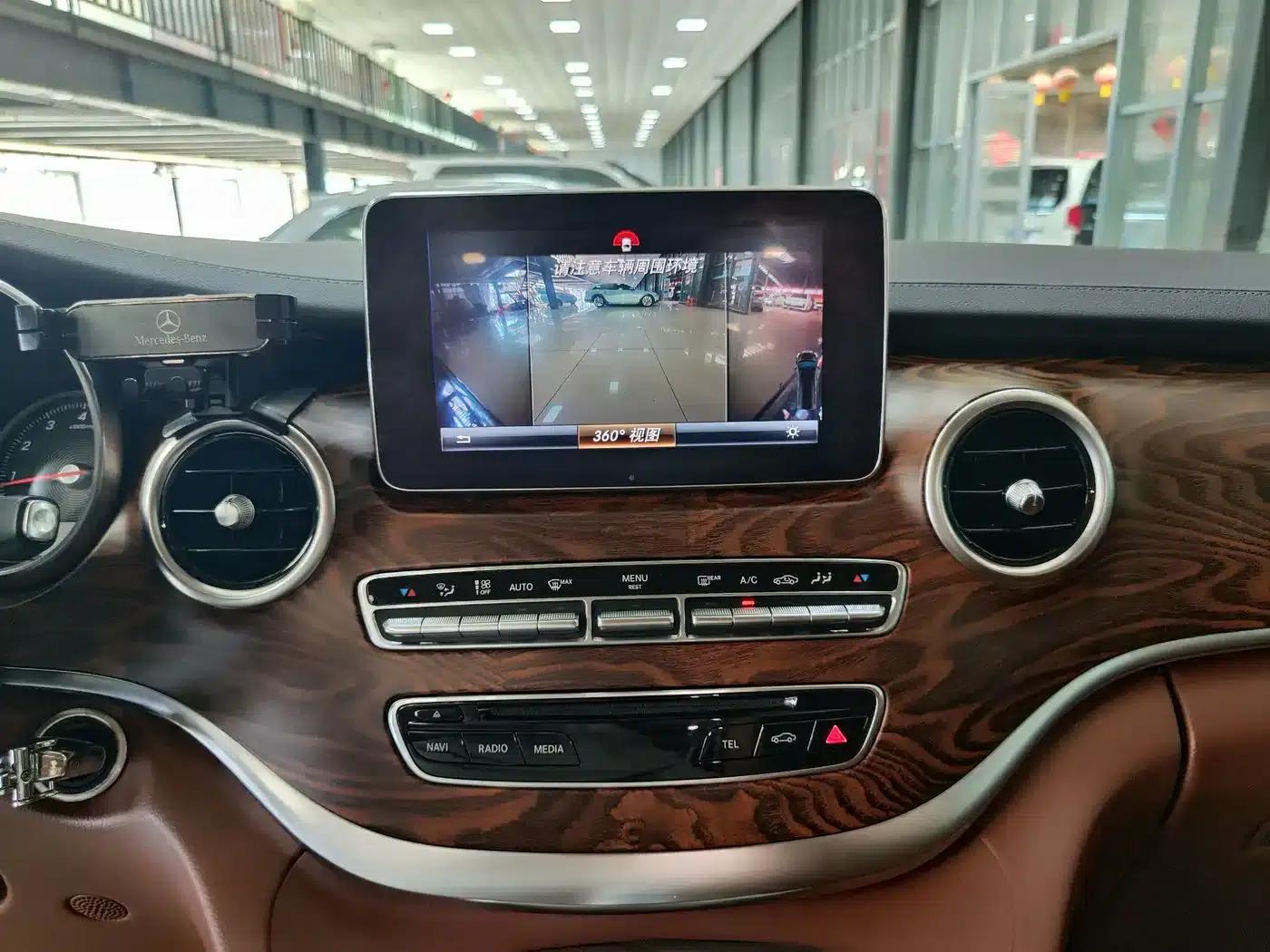 Mercedes-Benz V-Class 2018 V 260 L Premium Extended Edition (China VI Emission Standard) — миниатюра 17