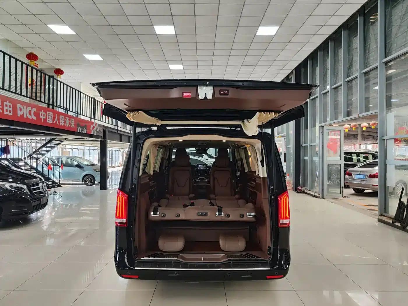 Mercedes-Benz V-Class 2018 V 260 L Premium Extended Edition (China VI Emission Standard) — миниатюра 28