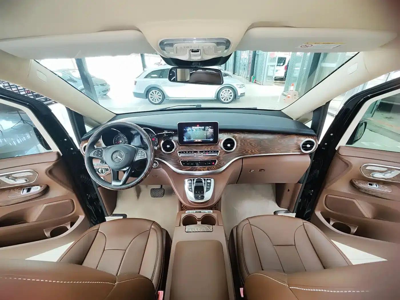 Mercedes-Benz V-Class 2018 V 260 L Premium Extended Edition (China VI Emission Standard) — миниатюра 4