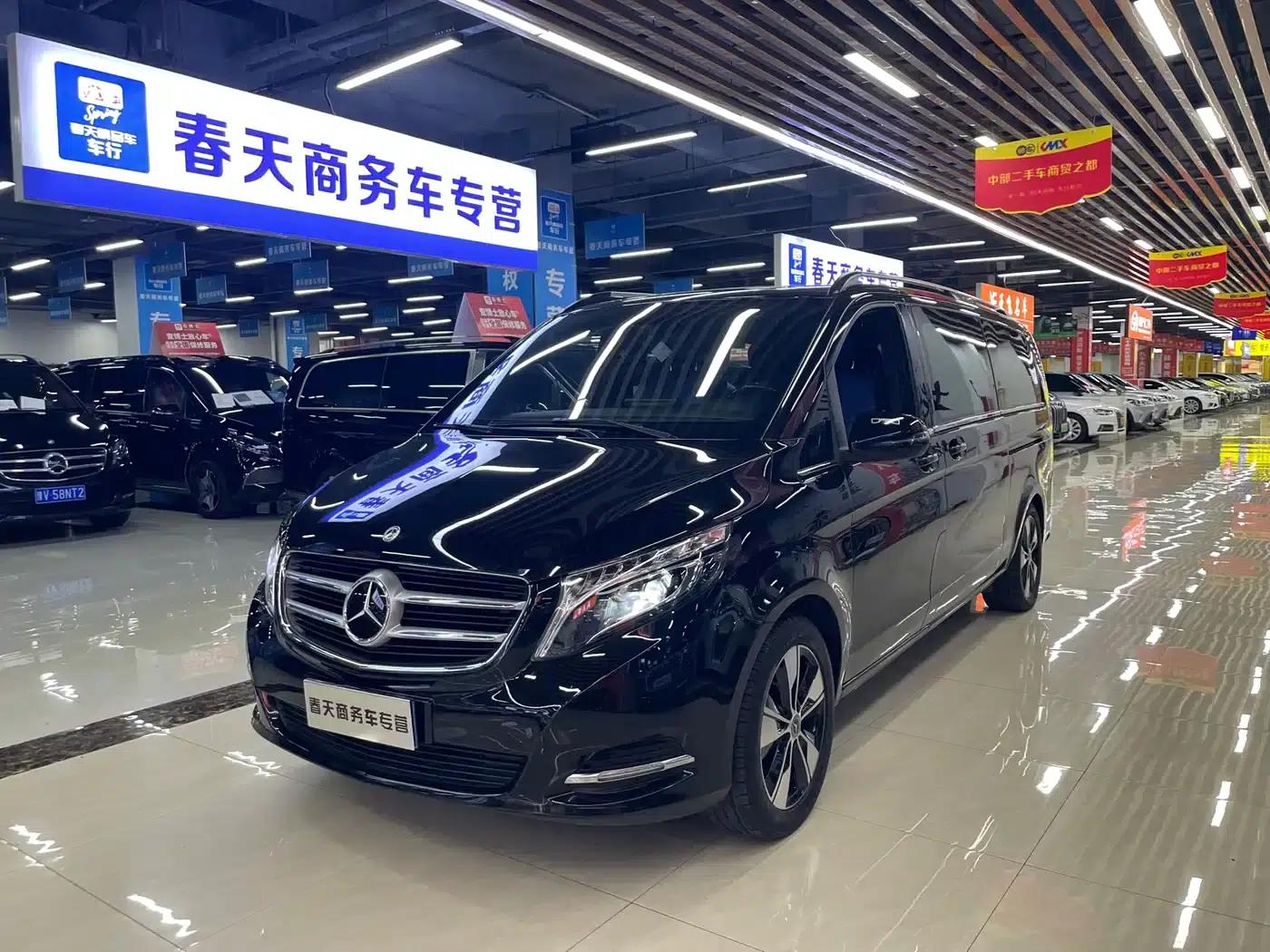 Mercedes-Benz V-Class 2018 V 260 Premium Edition (China V Emission Standard) — миниатюра 1