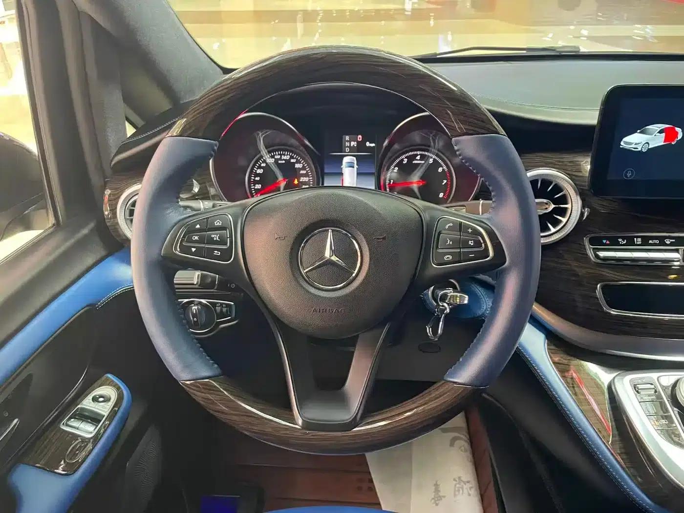 Mercedes-Benz V-Class 2018 V 260 Premium Edition (China V Emission Standard) — миниатюра 11